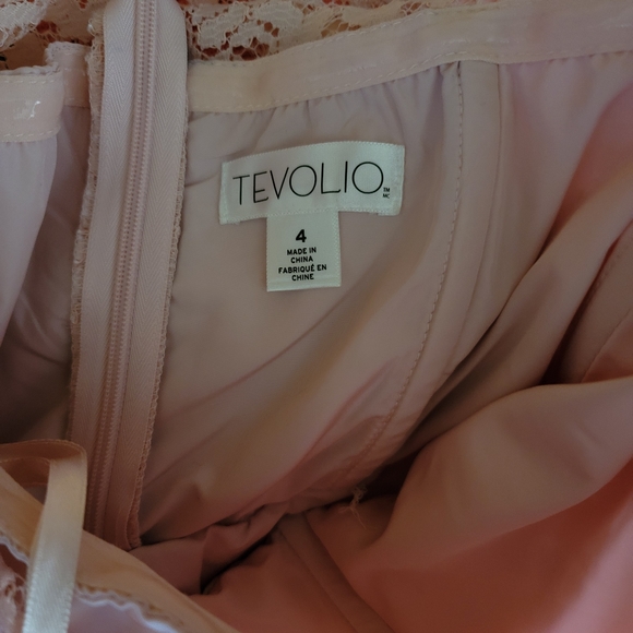 Adorable pale pink peplum dress. Size 4. Worn once. - Picture 3 of 4